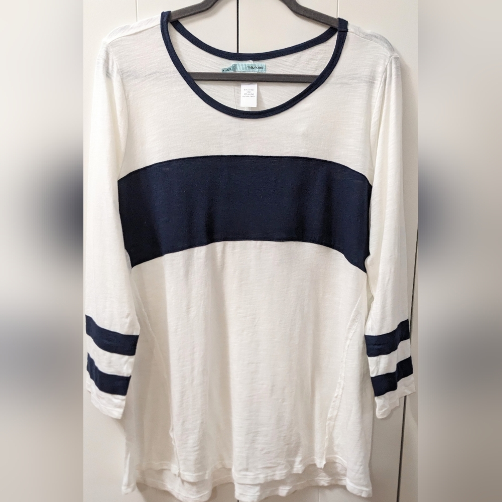 MAURICES, Navy and White, 3/4 Sleeve, Scoopneck, Burnout Tee. Size Extra Large.